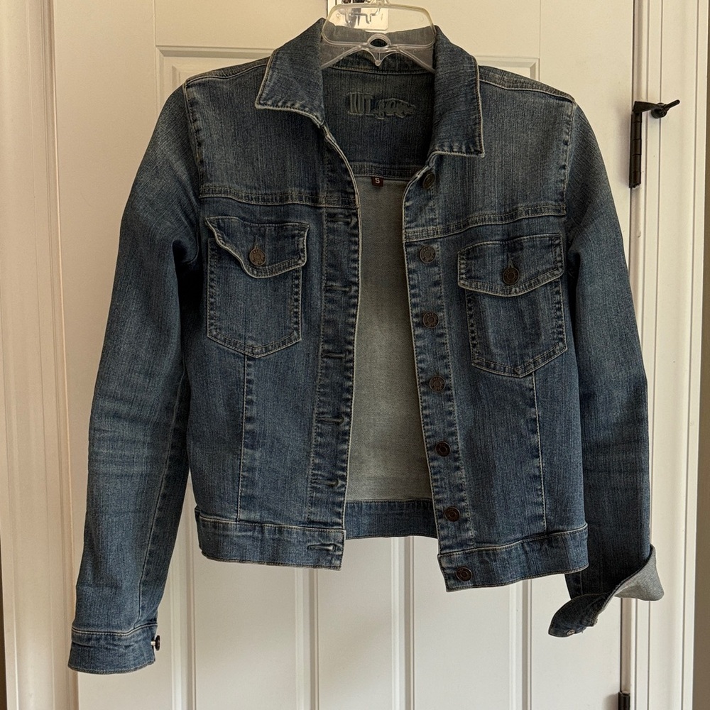 Classic Light Denim Jacket size small by Kut from the Kloth